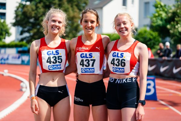 Leonie Kruse (LG Brillux Muenster), Emma Woehrmann (LG Brillux Muenster), Leonie Borchers (LG Brillux Muenster) am 29.05.2022 waehrend der Deutschen Meisterschaften Langstaffel im Otto-Schott-Sportzentrum in Mainz